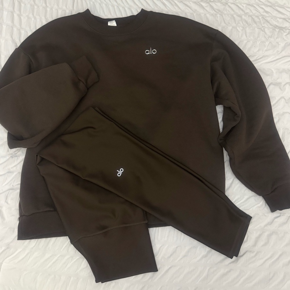 ALO Women's Espresso Brown Accolade Sweatshirt & 7/8 Highwaist Legging Set